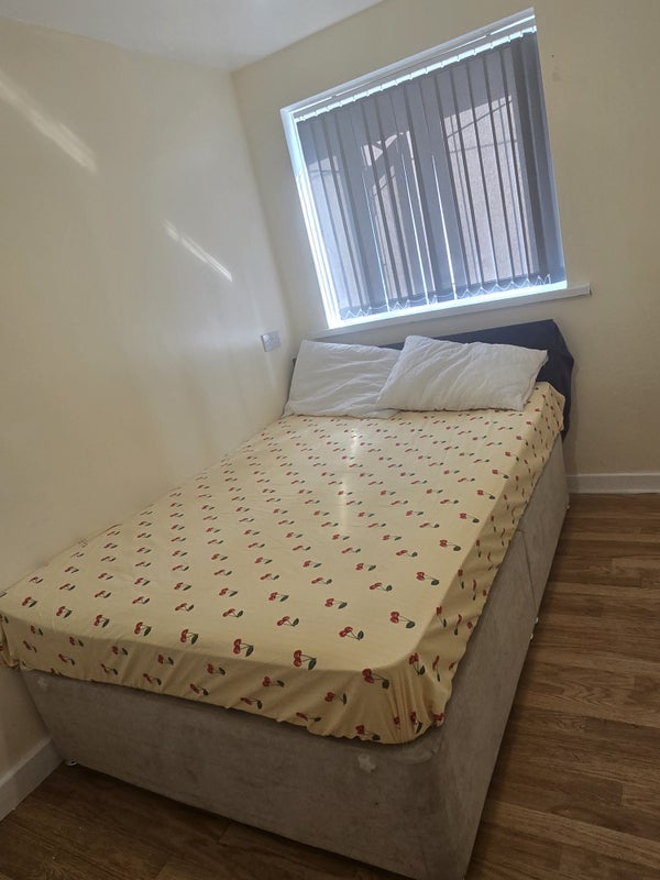Room Woolwich Road in Sunderland