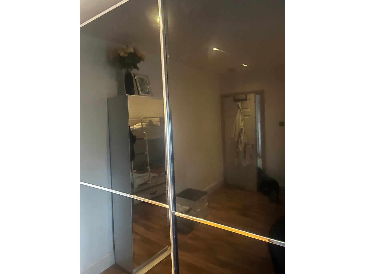Room Pines Avenue in Greater London