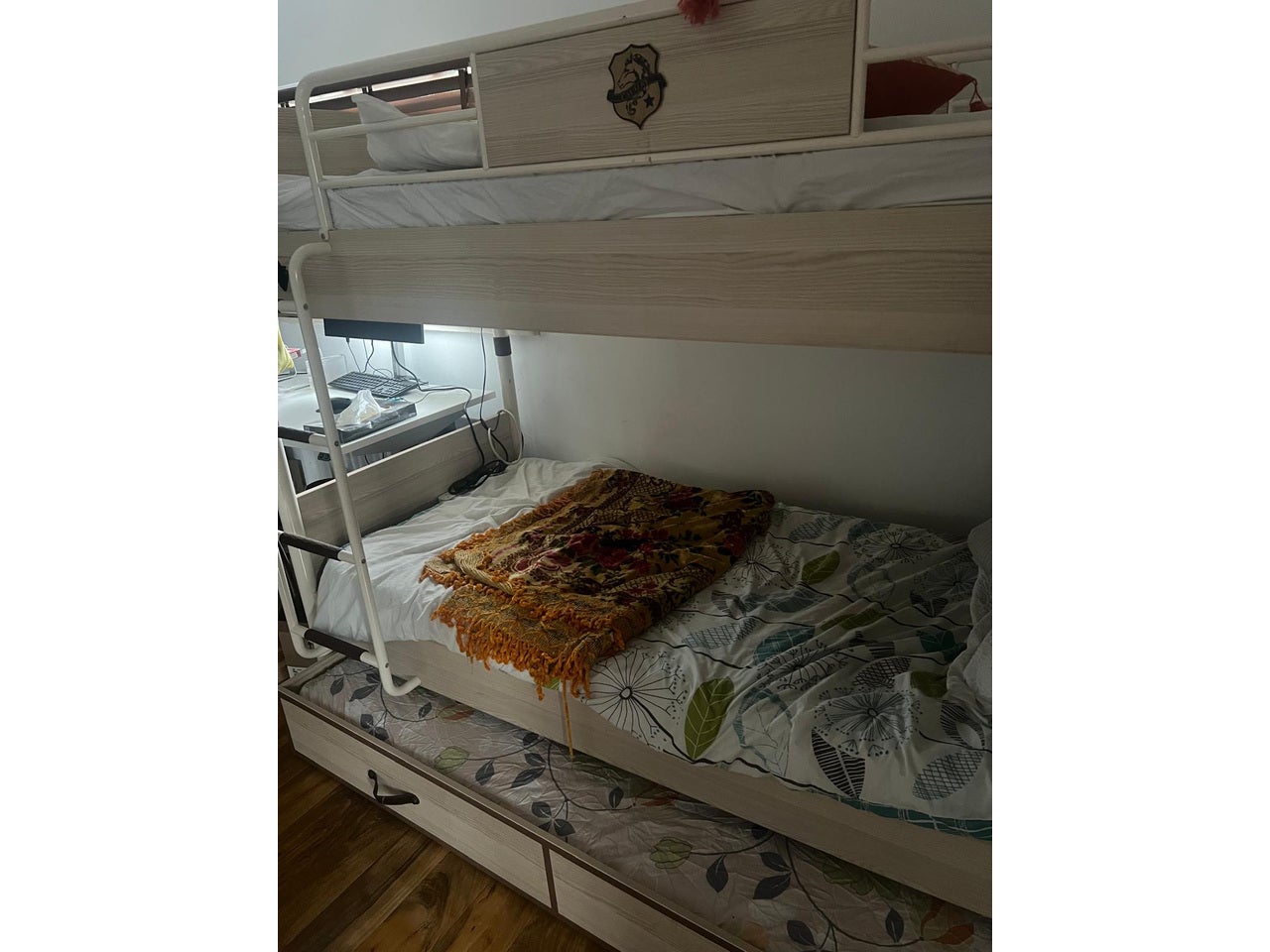 Room Pines Avenue in Greater London