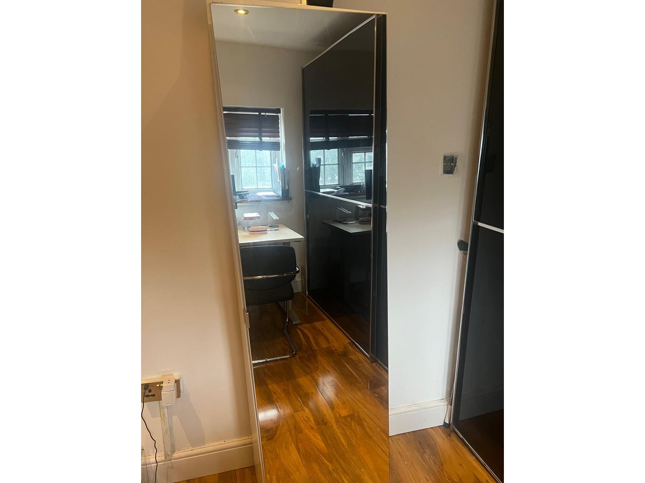 Room Pines Avenue in Greater London