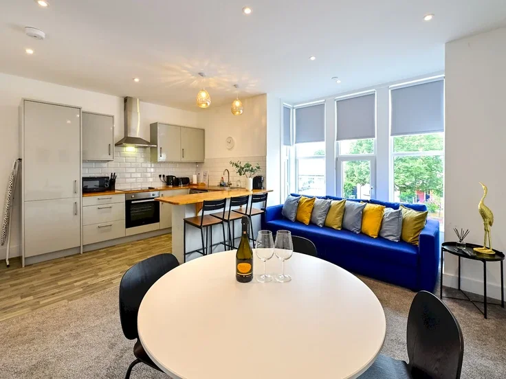 Flat Cowbridge Road West in Cardiff