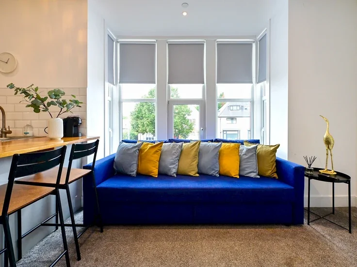 Flat Cowbridge Road West in Cardiff