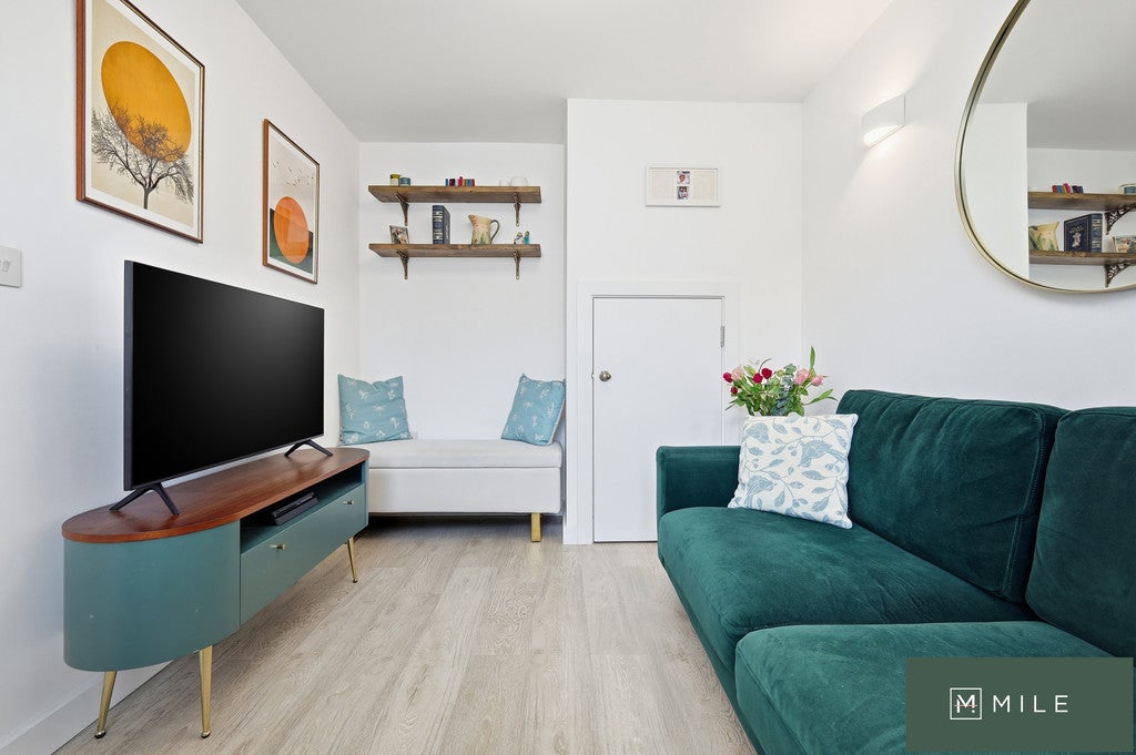 House Allan Way in Greater London