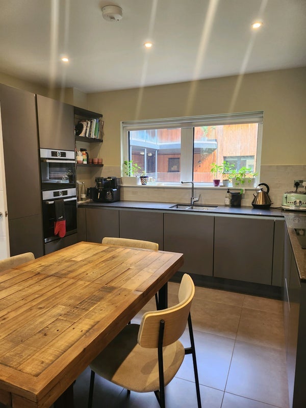 Room Remus Road in Greater London