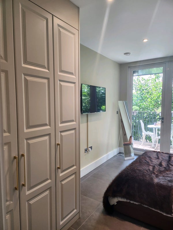 Room Remus Road in Greater London
