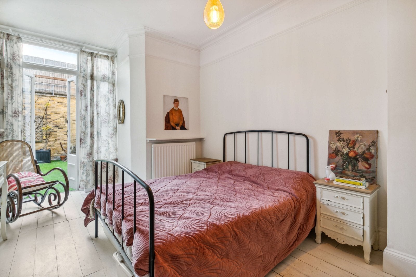 Flat Sandycombe Road in Greater London