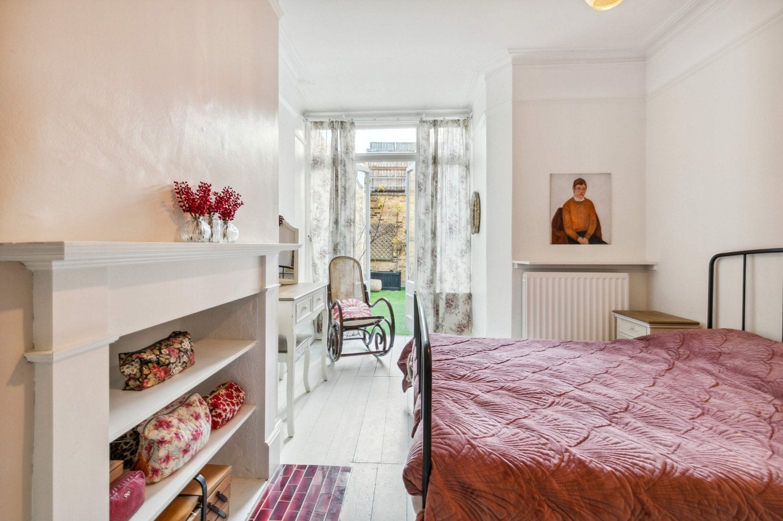Flat Sandycombe Road in Greater London
