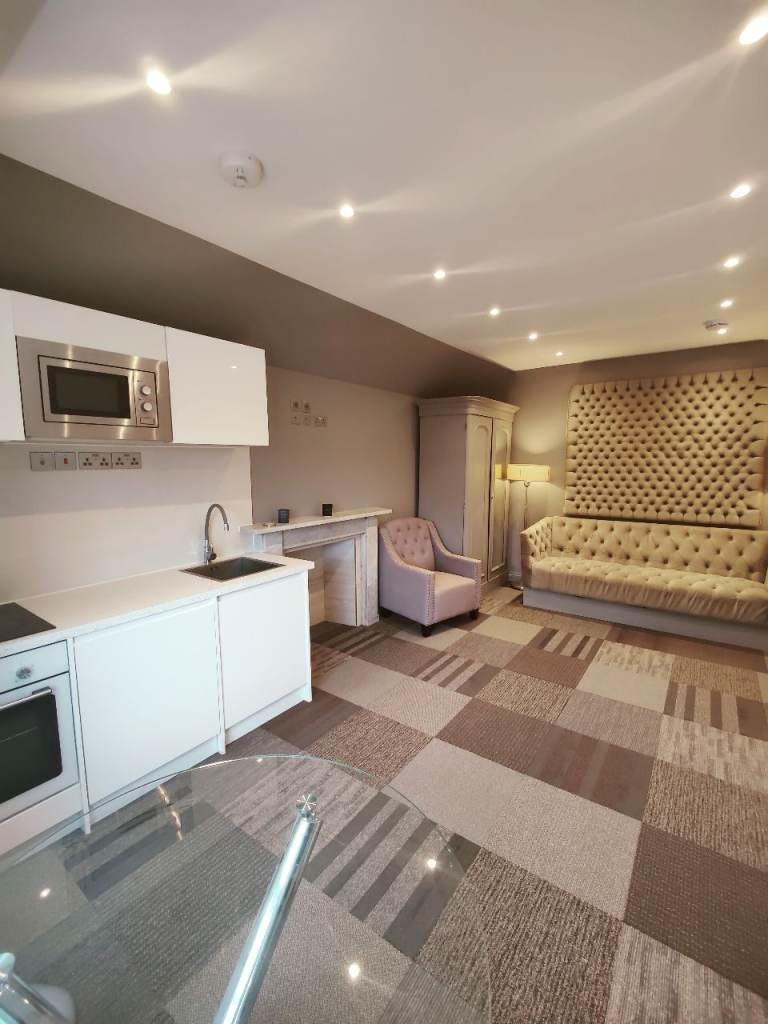 Flat Coates Gardens in City of Edinburgh