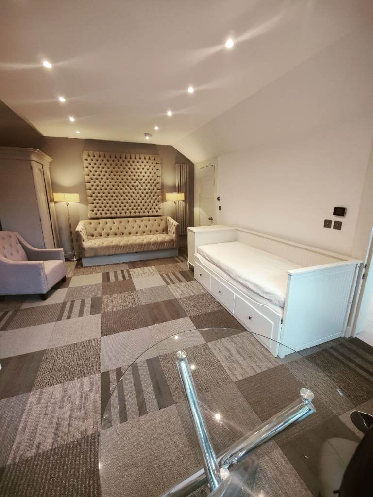 Flat Coates Gardens in City of Edinburgh