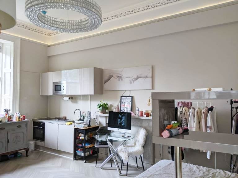 Flat Coates Gardens in City of Edinburgh