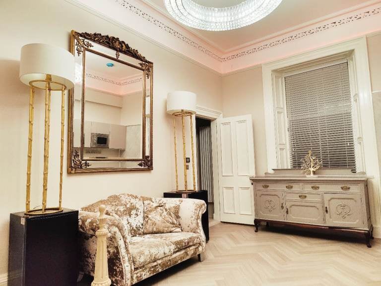 Flat Coates Gardens in City of Edinburgh