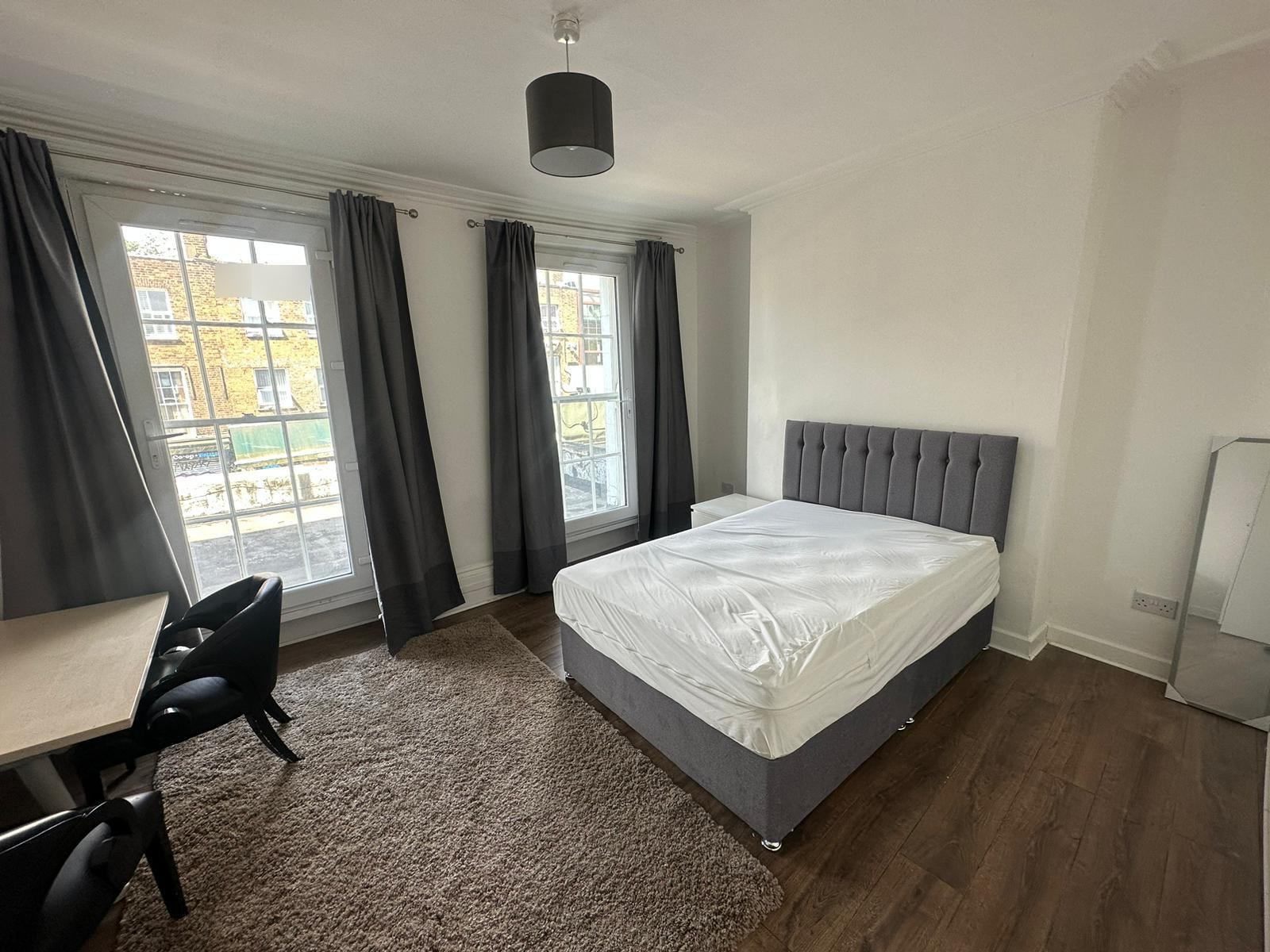 Room Camden High Street in Greater London