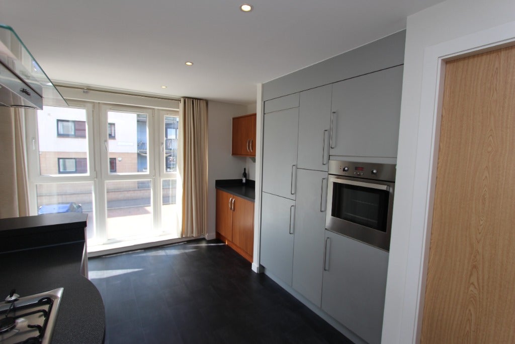 Flat East Pilton Farm Crescent in City of Edinburgh