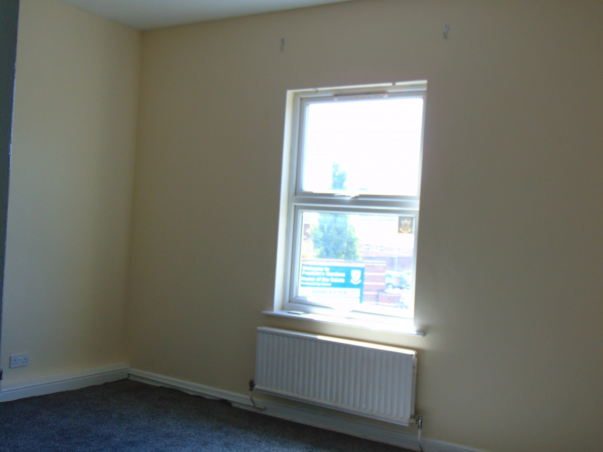 Flat Whitworth Road in Northampton
