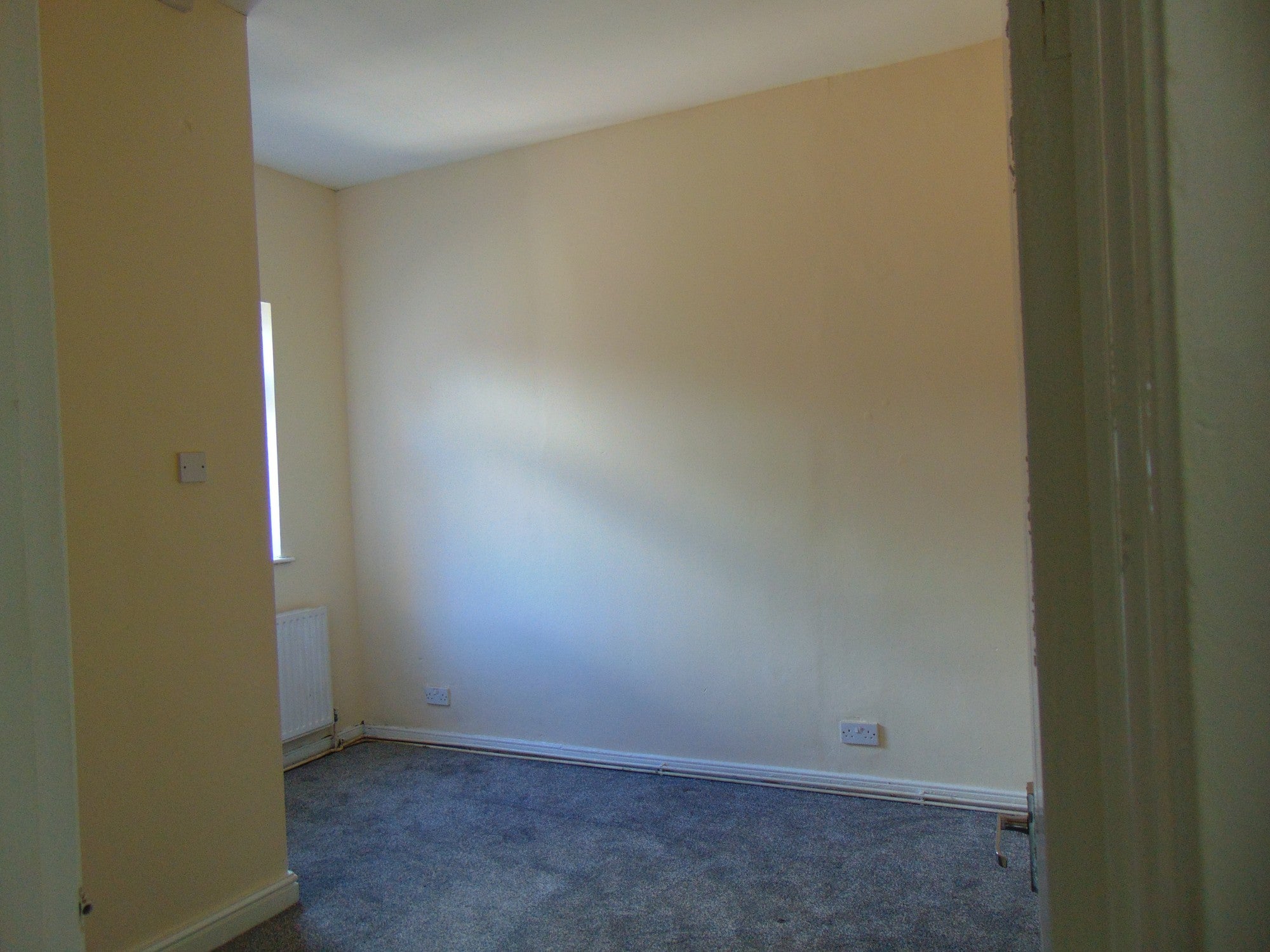 Flat Whitworth Road in Northampton