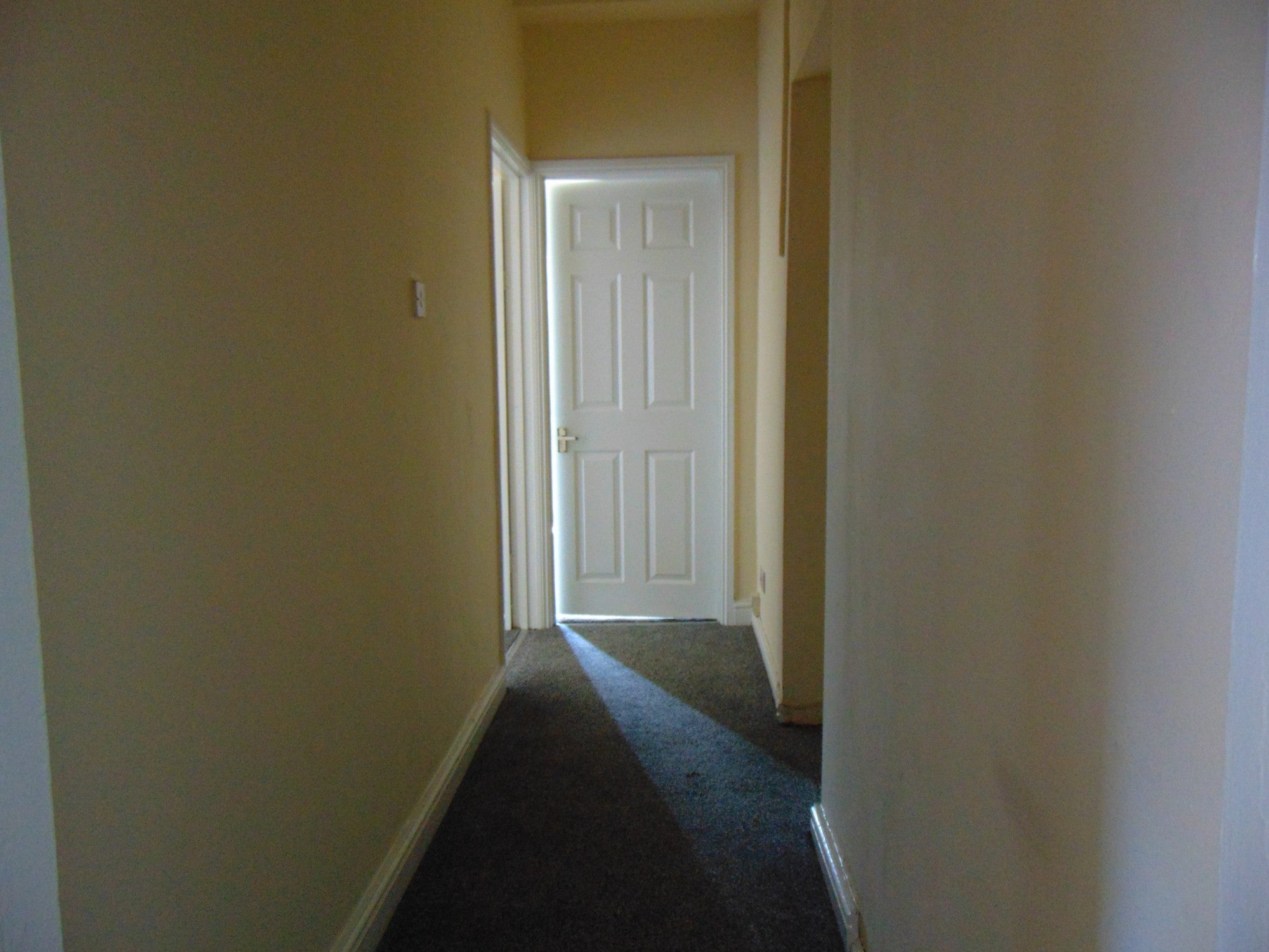 Flat Whitworth Road in Northampton