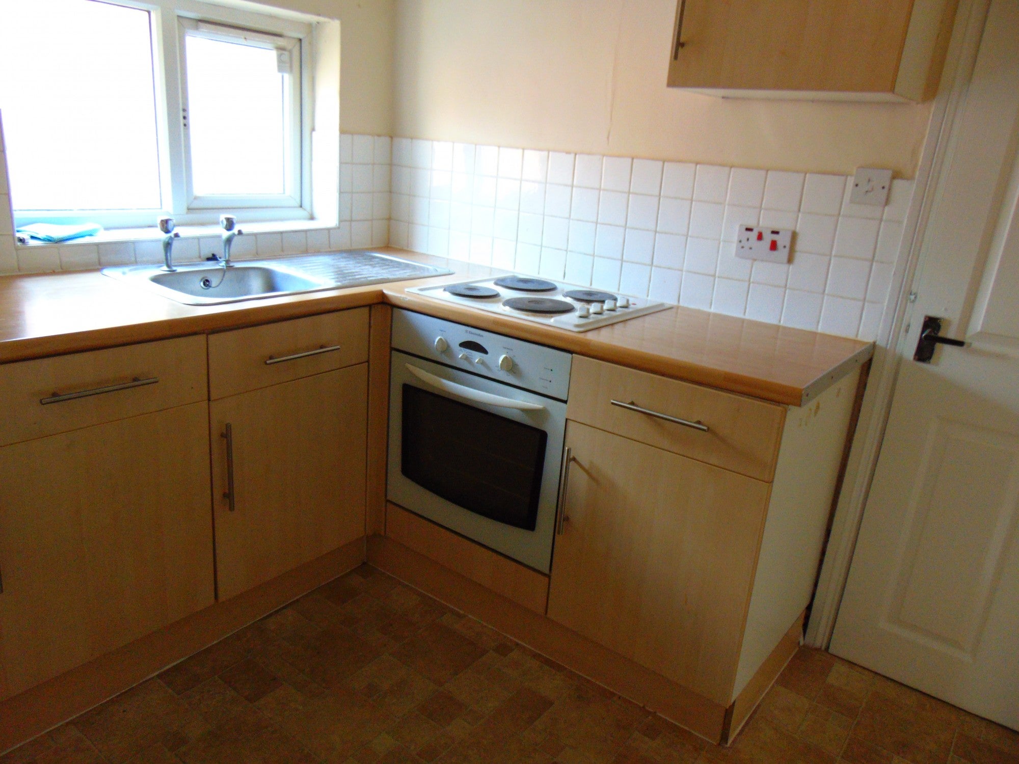 Flat Whitworth Road in Northampton