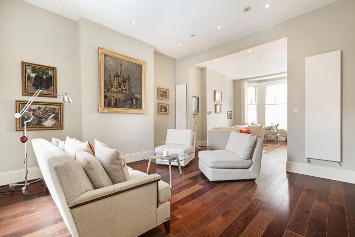 Flat Powis Gardens in Greater London
