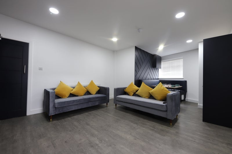 Room Manchester Road in Tameside