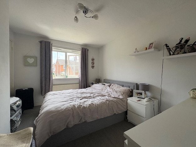 House Banbury Close in Wokingham
