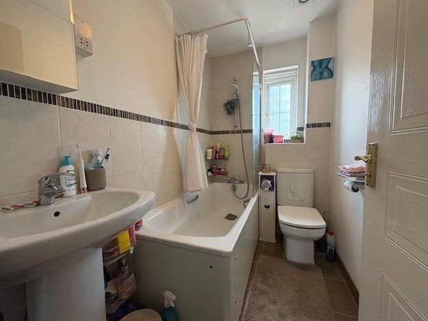 House Banbury Close in Wokingham