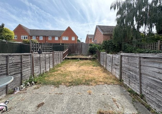 House Banbury Close in Wokingham