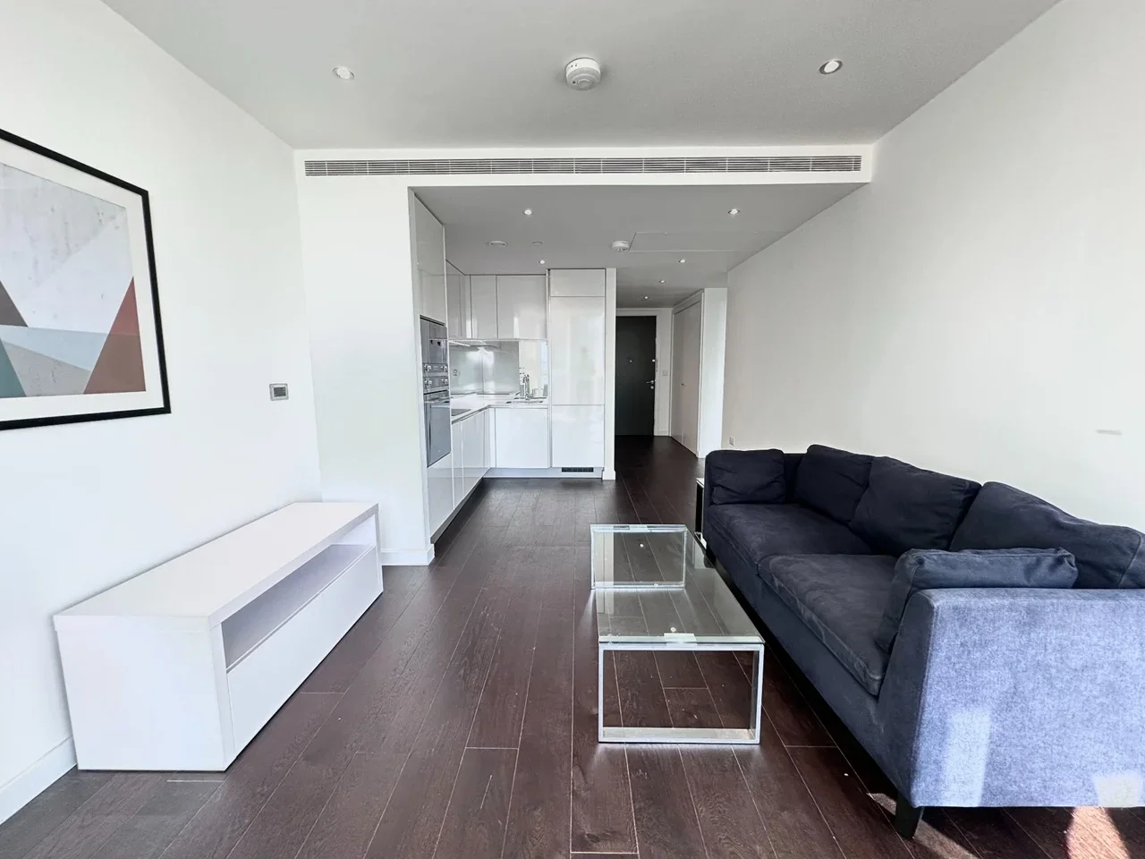 Flat Wyvil Road in Greater London