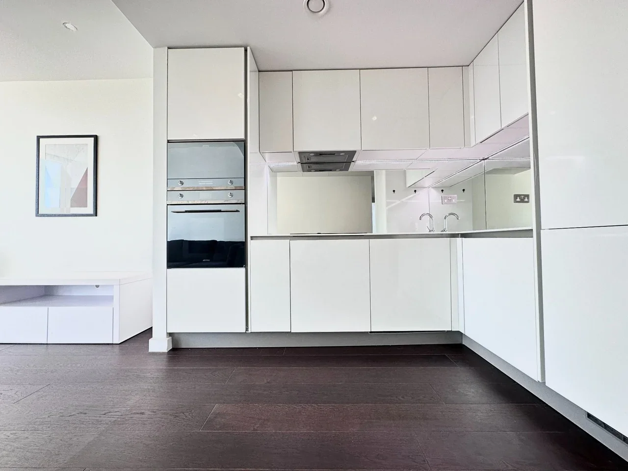 Flat Wyvil Road in Greater London