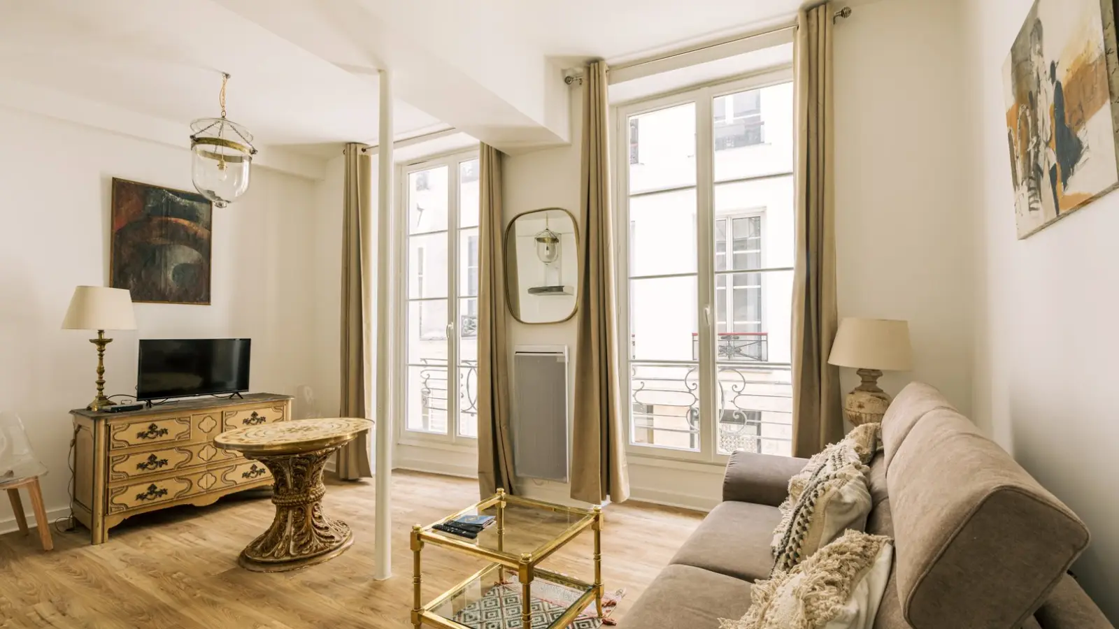 Flat Rue des Écouffes in Paris