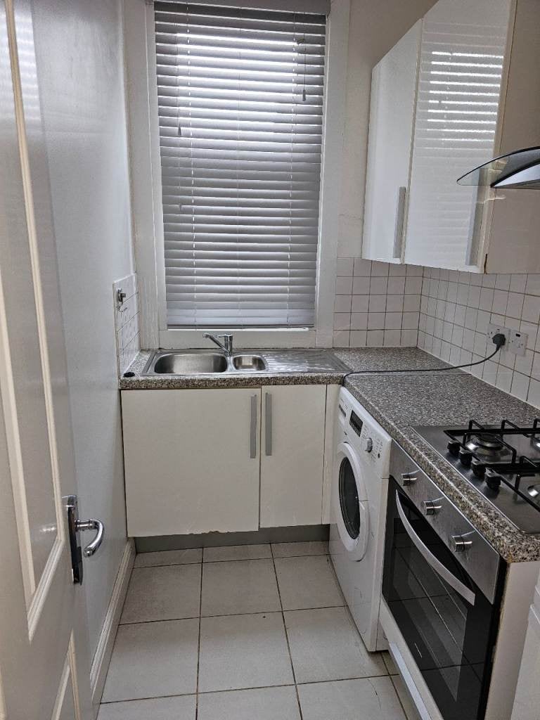Flat Mortimer Road in Greater London