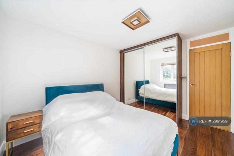 Flat Carlton Drive in Greater London