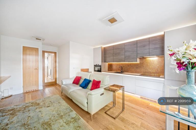 Flat Carlton Drive in Greater London