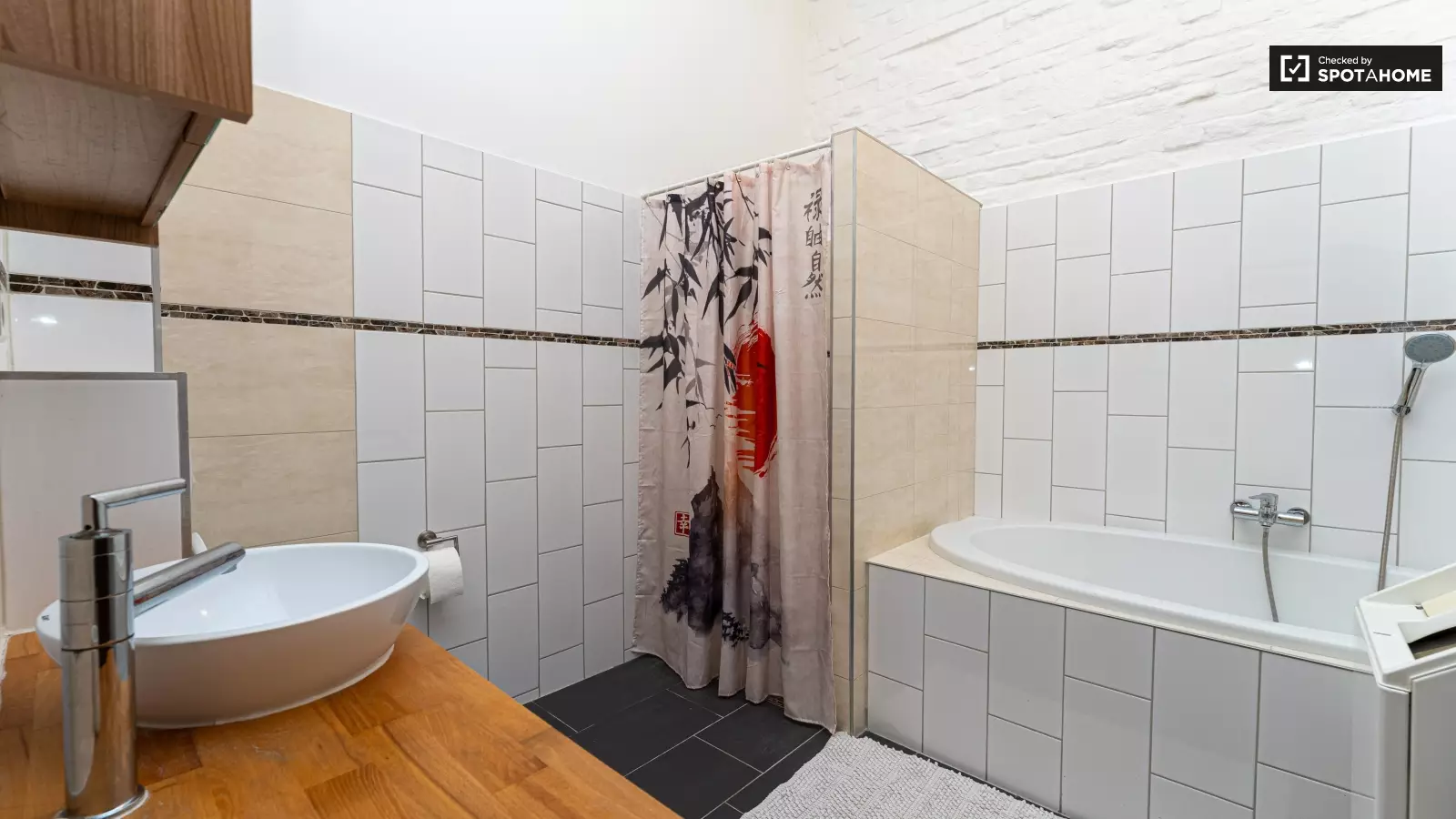 Wohnung Charlottenburger Straße in Berlin