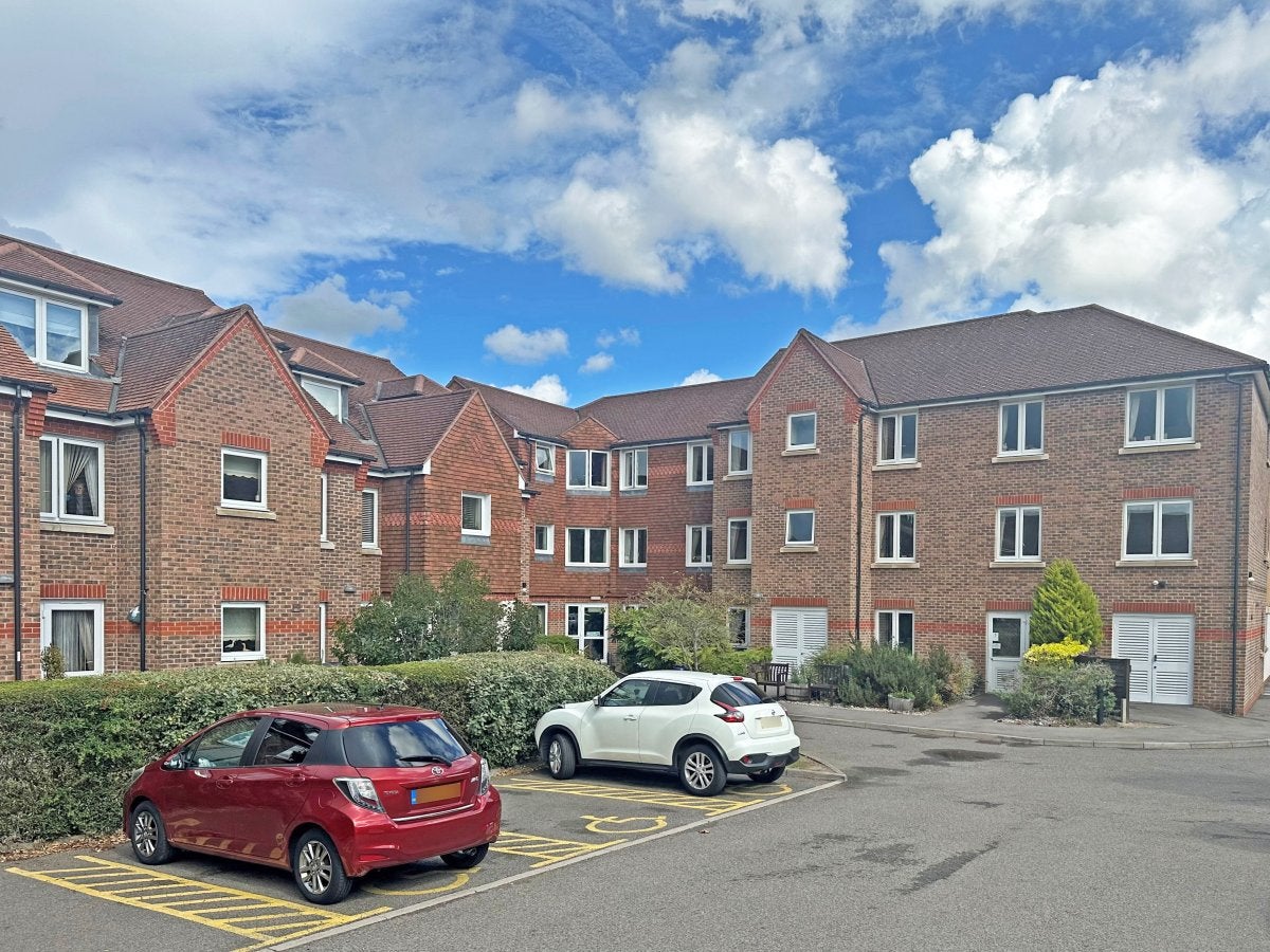 Flat Lower Mead in Reigate and Banstead