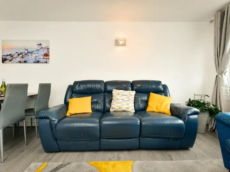 Flat Overstone Court in Cardiff