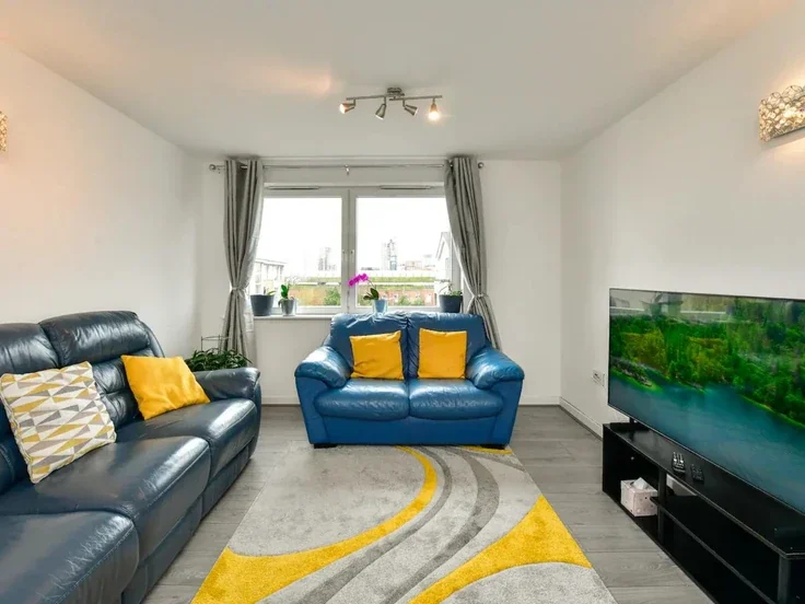 Flat Overstone Court in Cardiff