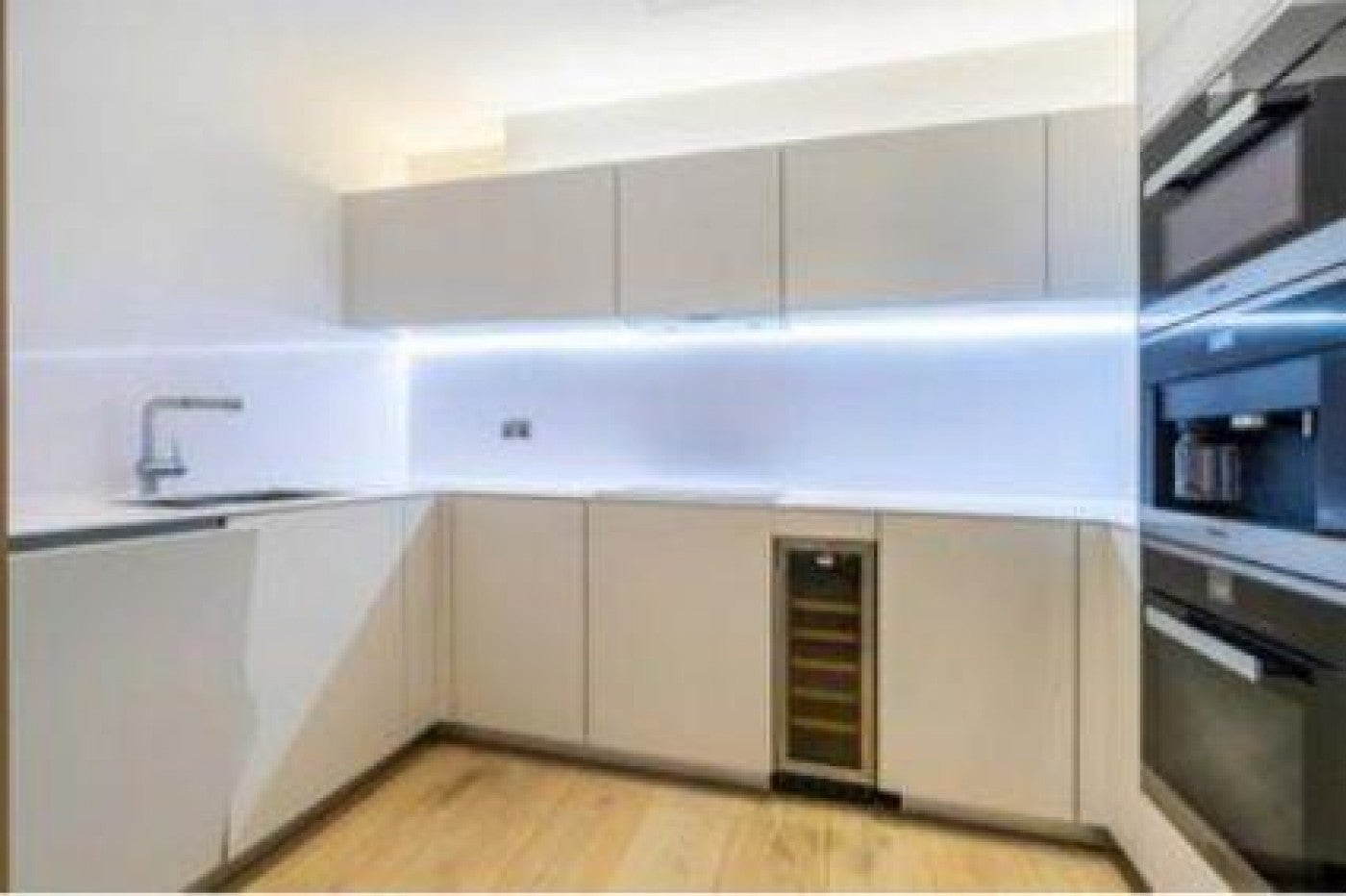 Flat Duchess Walk in Greater London