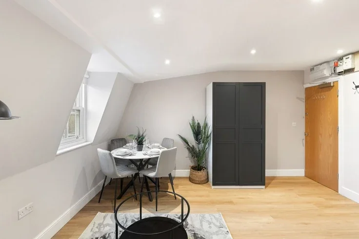 Flat Swinton Street in Greater London