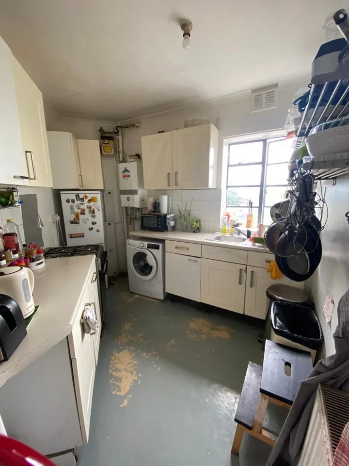 Room Seven Sisters Road in Greater London