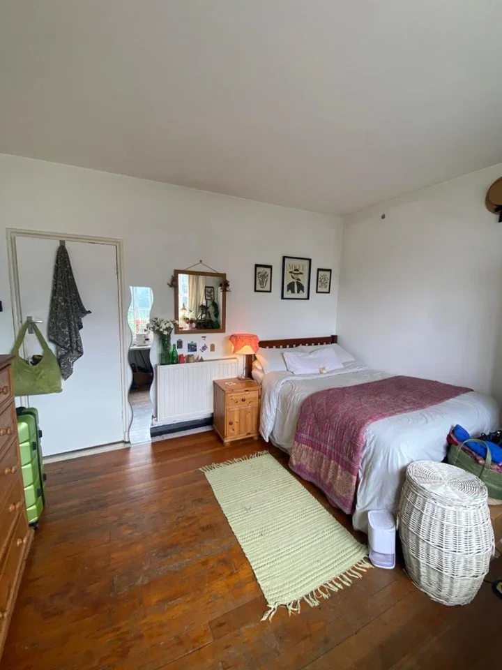 Room Seven Sisters Road in Greater London
