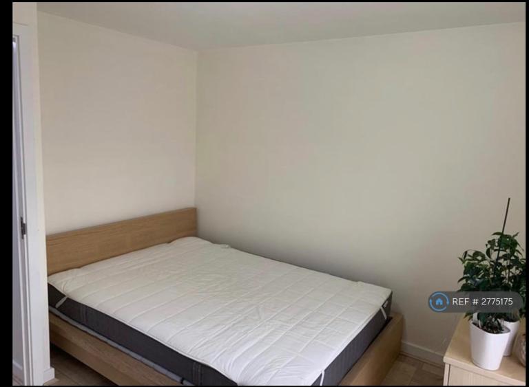 Room Wildfell Walk in Upton