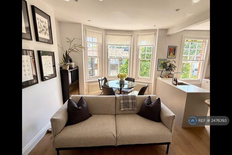 Room Hackford Road in Greater London