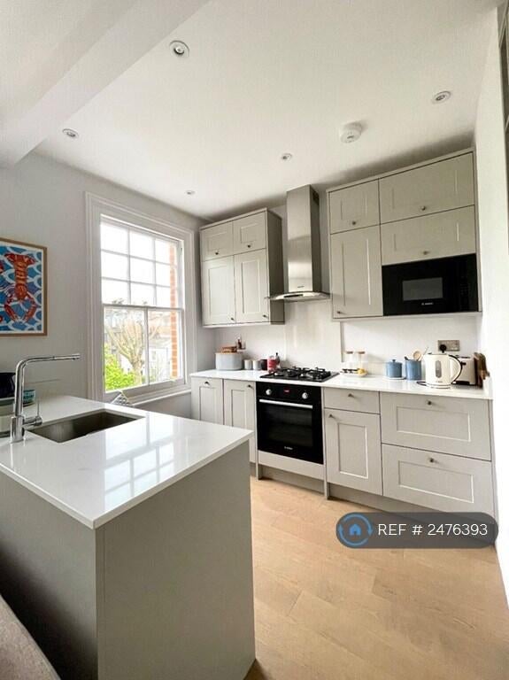 Room Hackford Road in Greater London