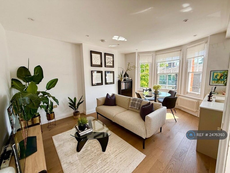 Room Hackford Road in Greater London