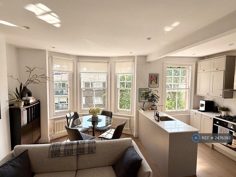 Room Hackford Road in Greater London