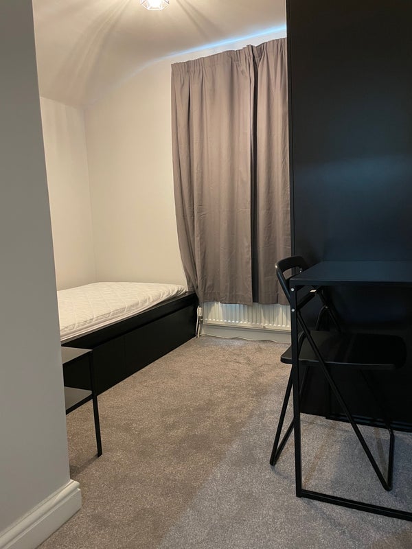 Room Sedgwick Road in Greater London