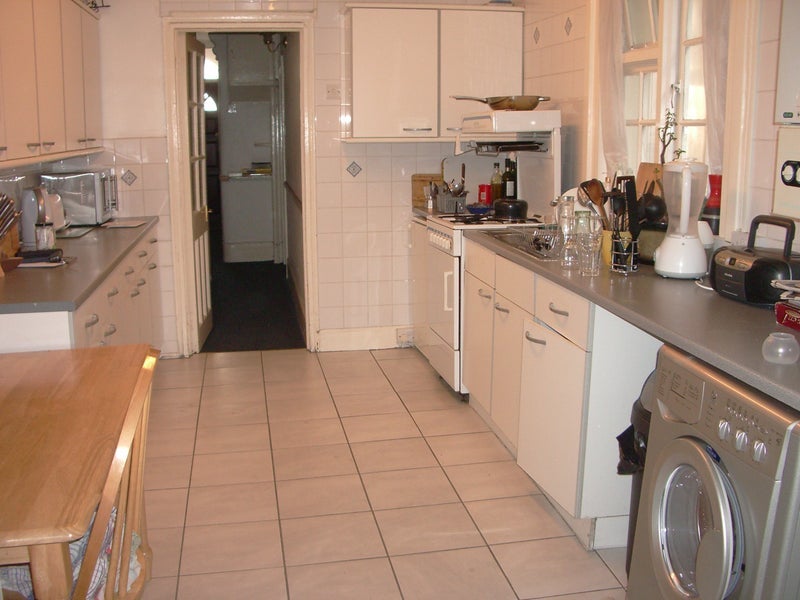 Room Sedgwick Road in Greater London