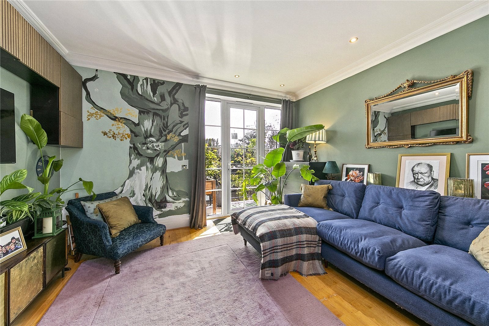Flat Whitcome Mews in Greater London