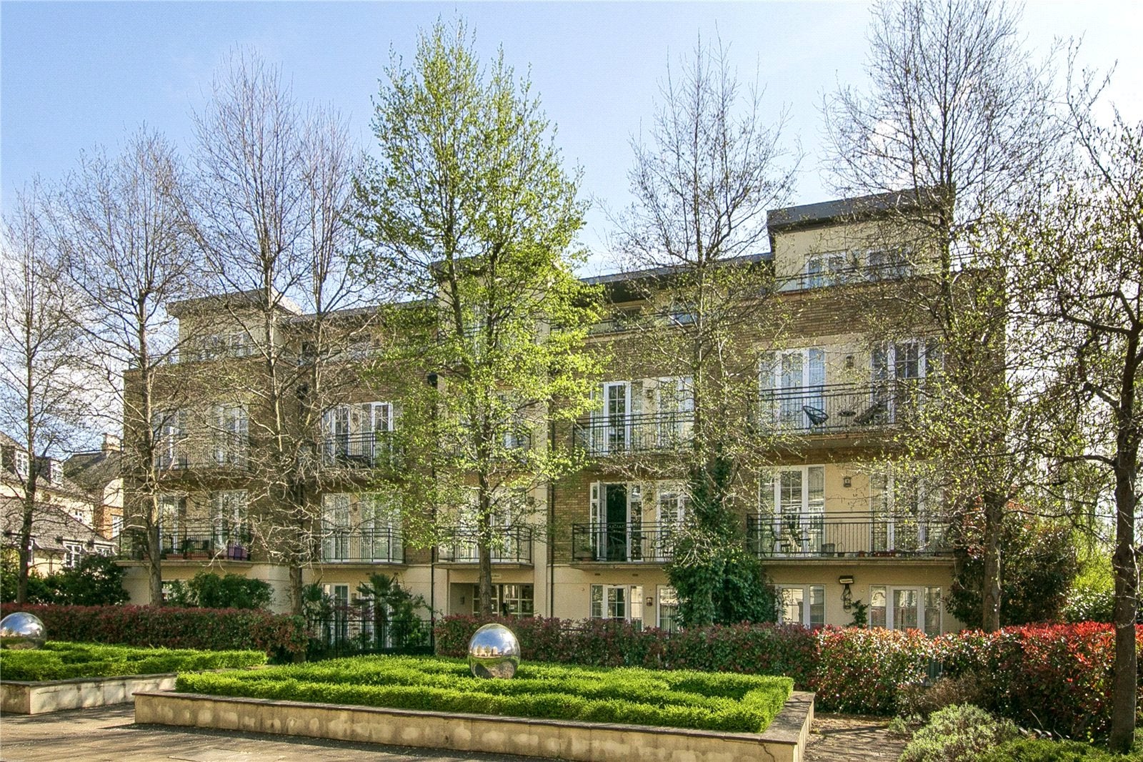 Flat Whitcome Mews in Greater London