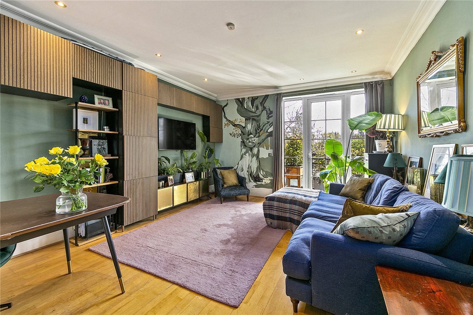 Flat Whitcome Mews in Greater London